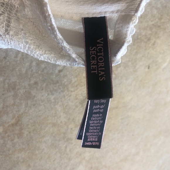 Victoria’s Secret Bra - Picture 5 of 8